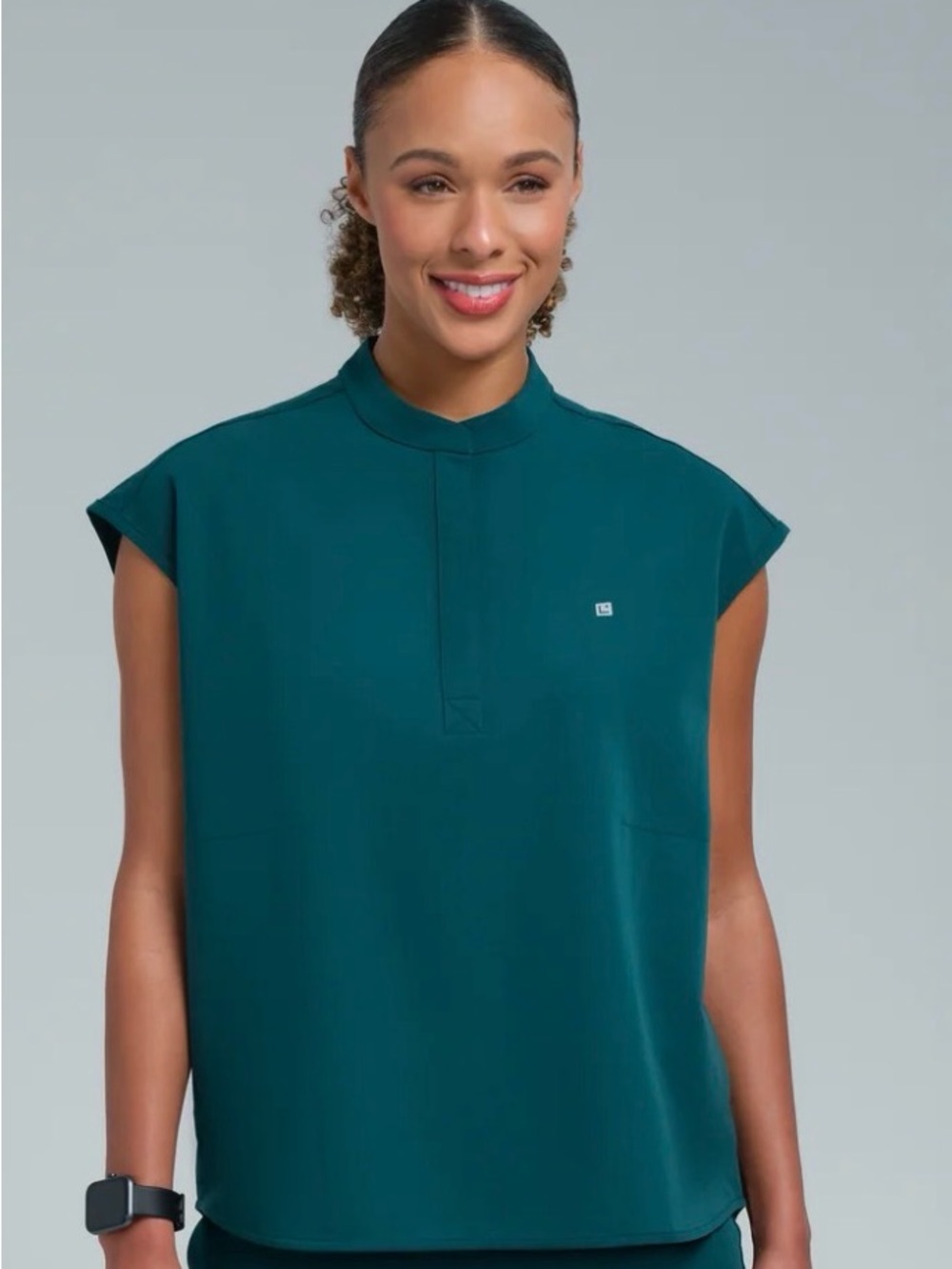 Sleeklemon Alexandra Scrub Top in Legion Blue Size: M